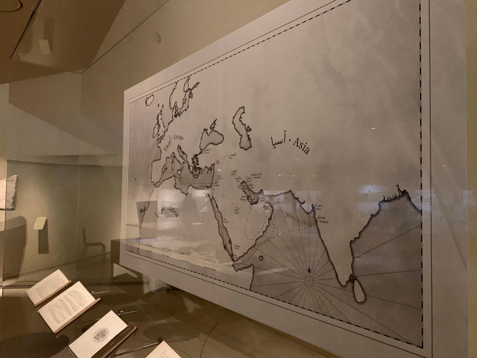 Pintura mural del mapa de rutas para el Museo Nacional de Qatar. Empty