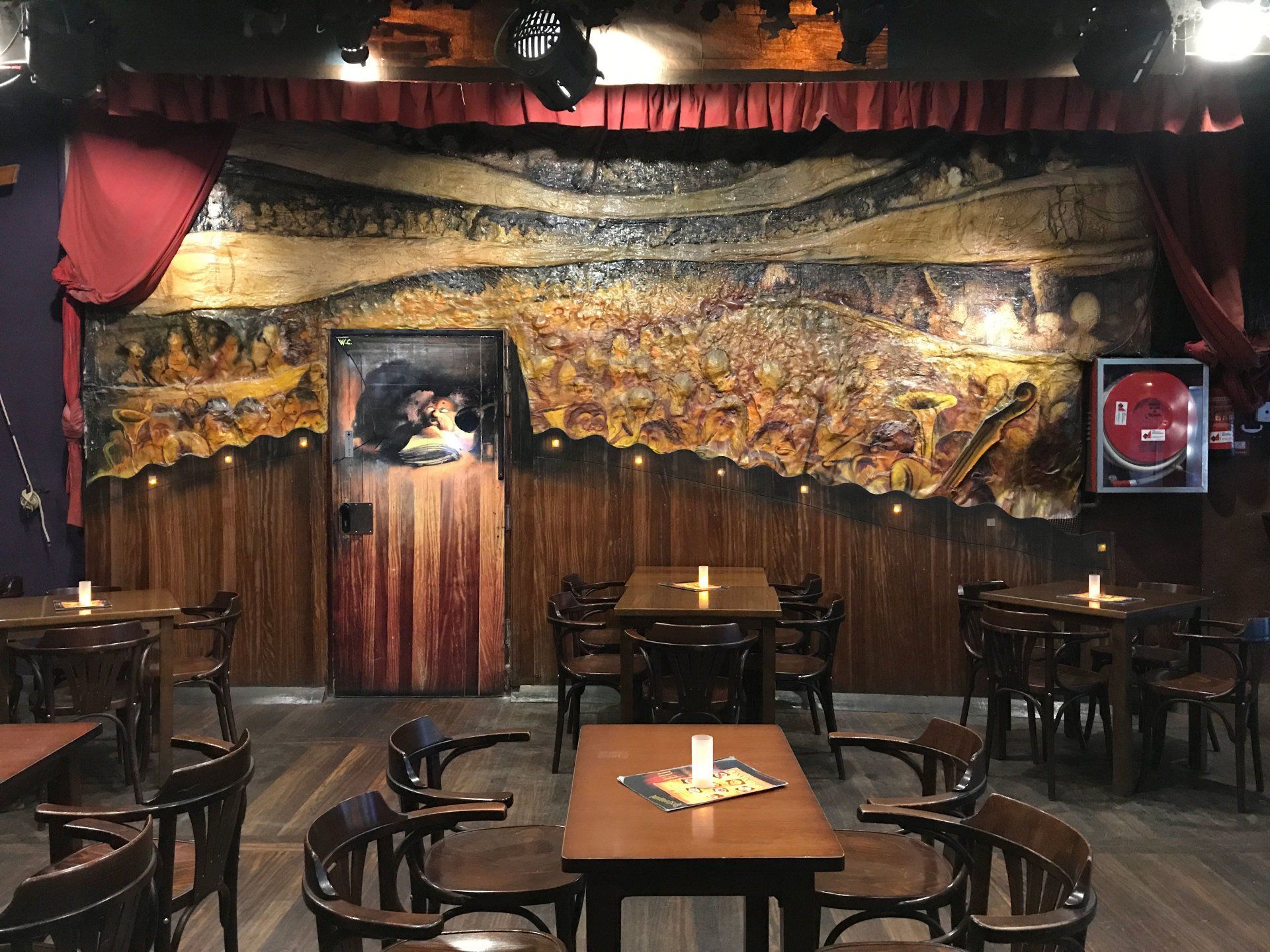 Decoración interior de la sala Café-Teatro para Teatreneu en Barcelona