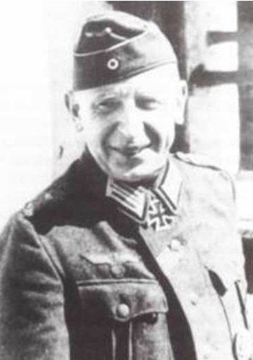 Generalmajor Hans-Walter Heyne, zunächst Kdr ArtRgt 182 (Oberst), ab 15. März 1943 DivKdr (hier: Oberst)