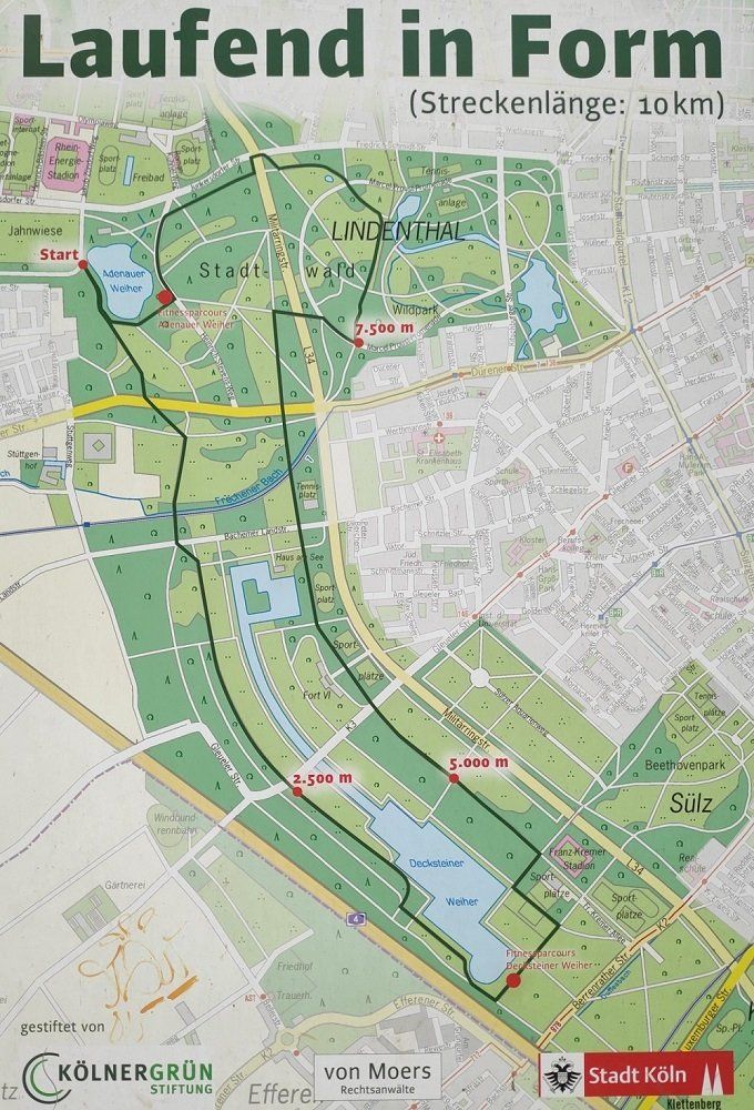 Mit Schildern der Kölner Grünstiftung im Gelände markiert. Start an der Jahnwiese. Laufstrecke Decksteiner Weiher