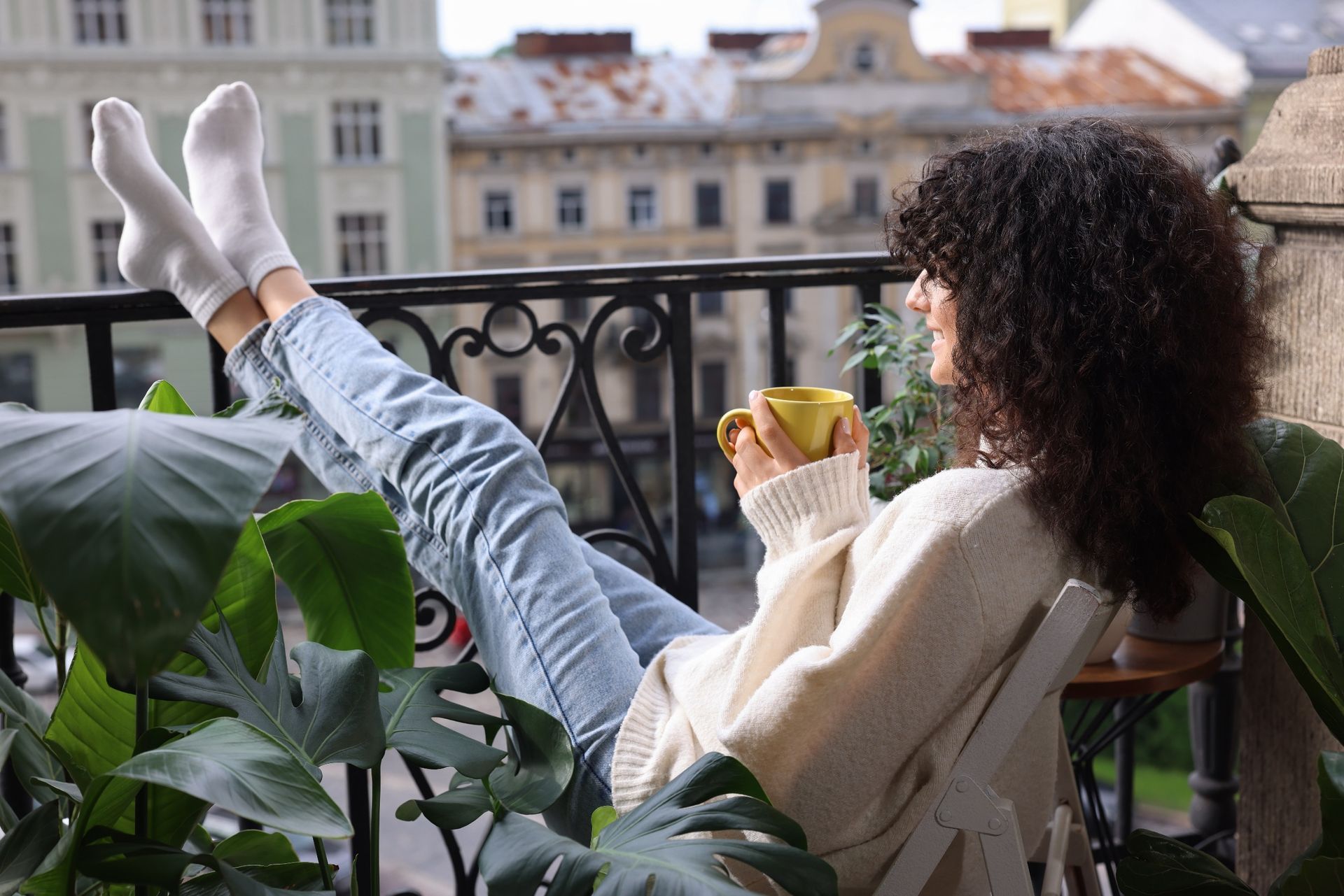 Wohnung, Balkon, Frau, Entspannung, Pause, Stadtwohnung, Studentin,