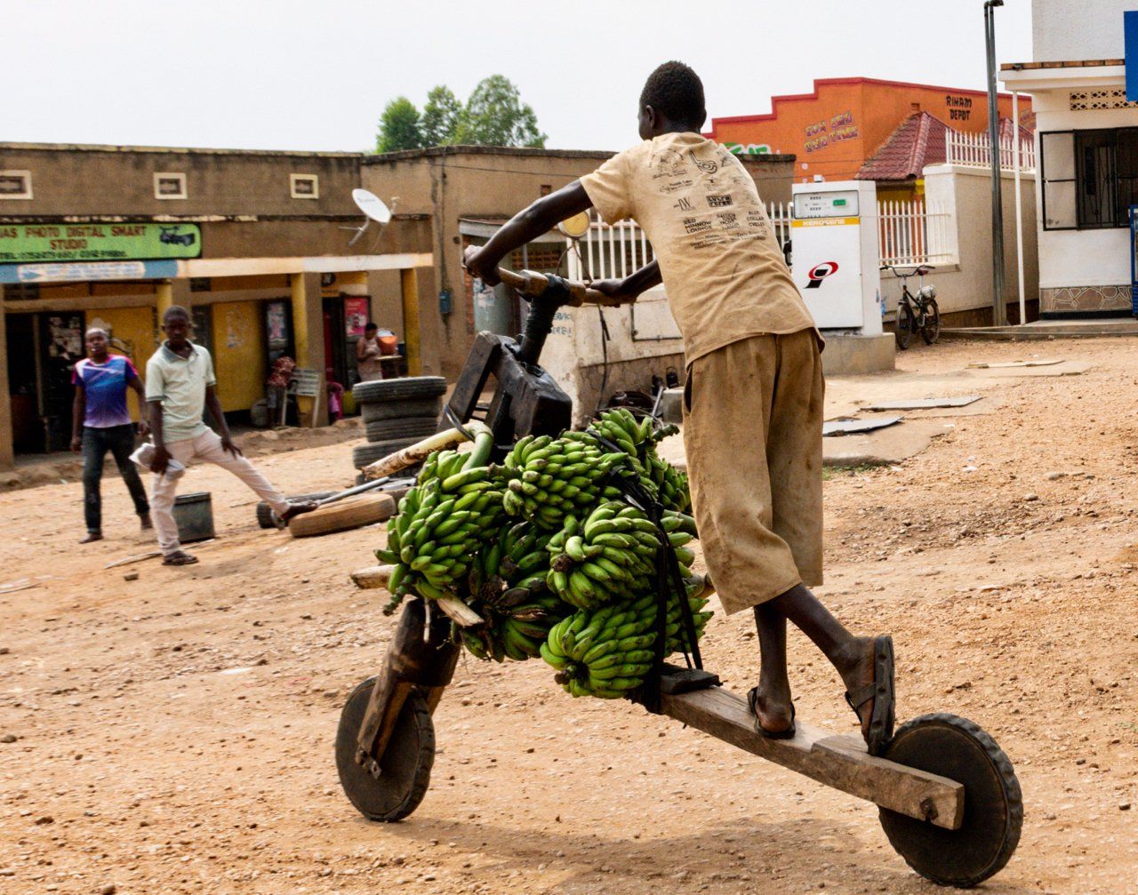Chukudu, wooden scooter, Trottinett, Kihihi,Uganda, Gorilla, Birding, Travel, Uganda Safaris, Mountain Gorillas, Gorilla Tracking, Gorilla Trekking, Uganda Tours, Uganda Tour Operators, Uganda Roundtrip, Uganda Reise, Uganda Trips, Uganda travel, Uganda Grouptrips, Uganda Gruppenreise, nature responsible