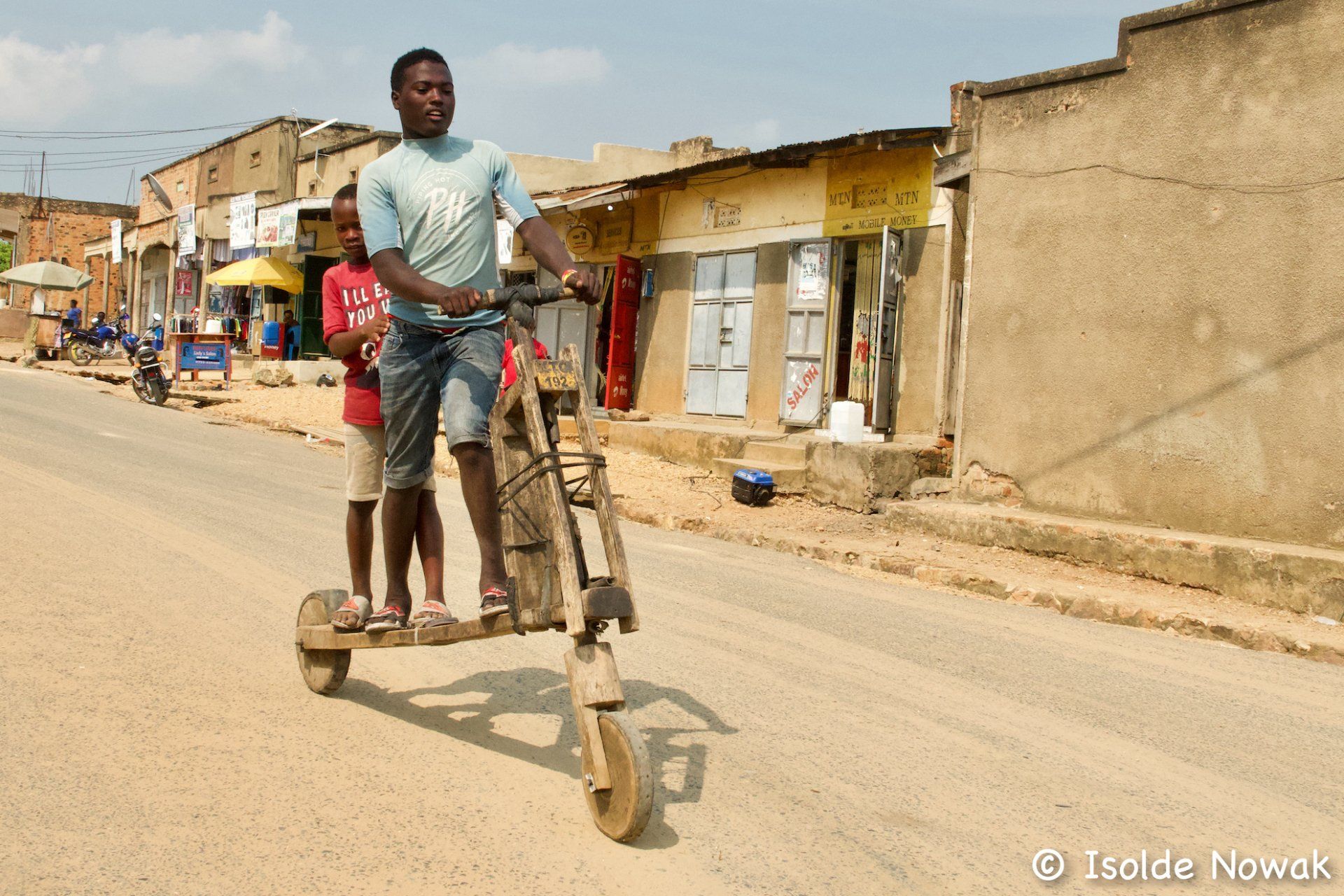 Chukudu, wooden scooter, Trottinett, Kihihi,Uganda, Gorilla, Birding, Travel, Uganda Safaris, Mountain Gorillas, Gorilla Tracking, Gorilla Trekking, Uganda Tours, Uganda Tour Operators, Uganda Roundtrip, Uganda Reise, Uganda Trips, Uganda travel, Uganda Grouptrips, Uganda Gruppenreise, nature responsible