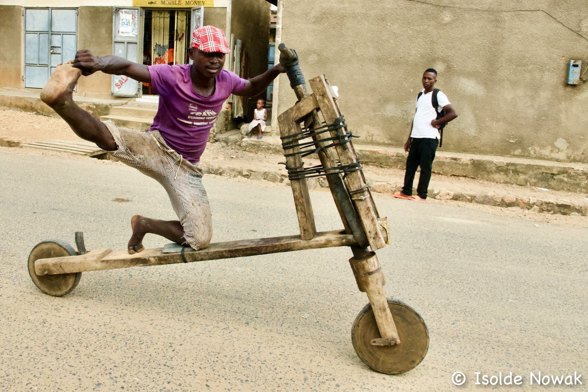 Chukudu, wooden scooter, Trottinett, Kihihi,Uganda, Gorilla, Birding, Travel, Uganda Safaris, Mountain Gorillas, Gorilla Tracking, Gorilla Trekking, Uganda Tours, Uganda Tour Operators, Uganda Roundtrip, Uganda Reise, Uganda Trips, Uganda travel, Uganda Grouptrips, Uganda Gruppenreise, nature responsible