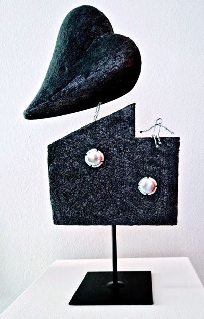 Foto: Marga Marie Luise Hermann Der Gipfelstürmer, Objekt aus Styropor und Mischtechnik