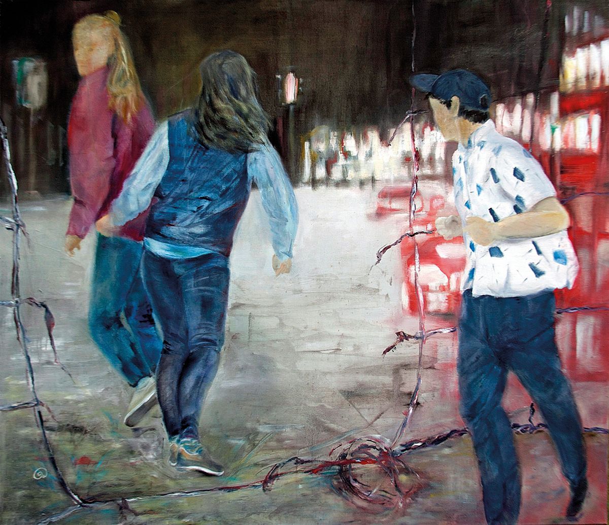 Foto: Karin Hirschle Drei Jugendliche vor nächtlicher Großstadtkulisse.