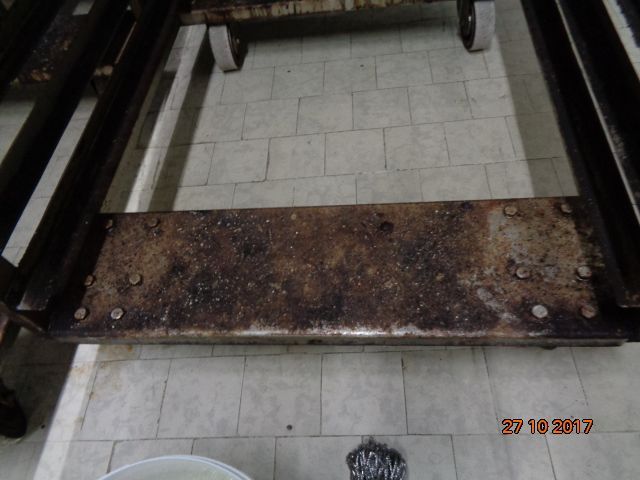 Reinigung Ofenwagen vorher