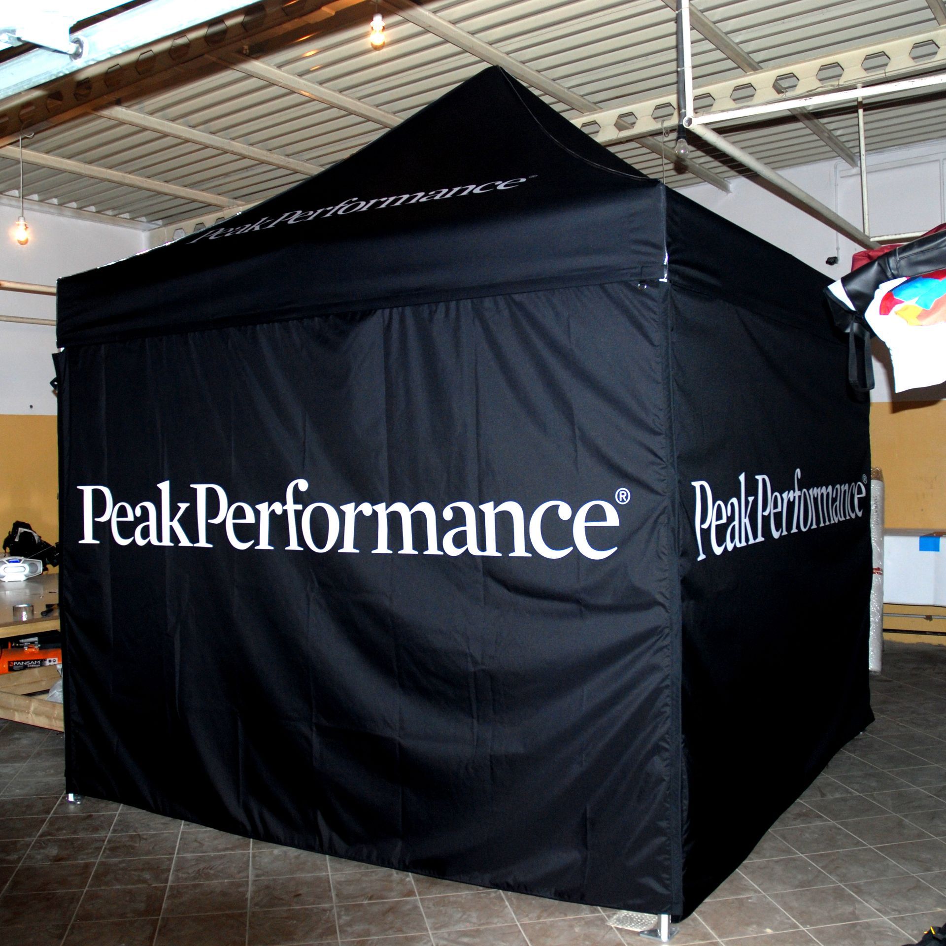 Beispiele für Logodruck auf Pavillions und Zelten