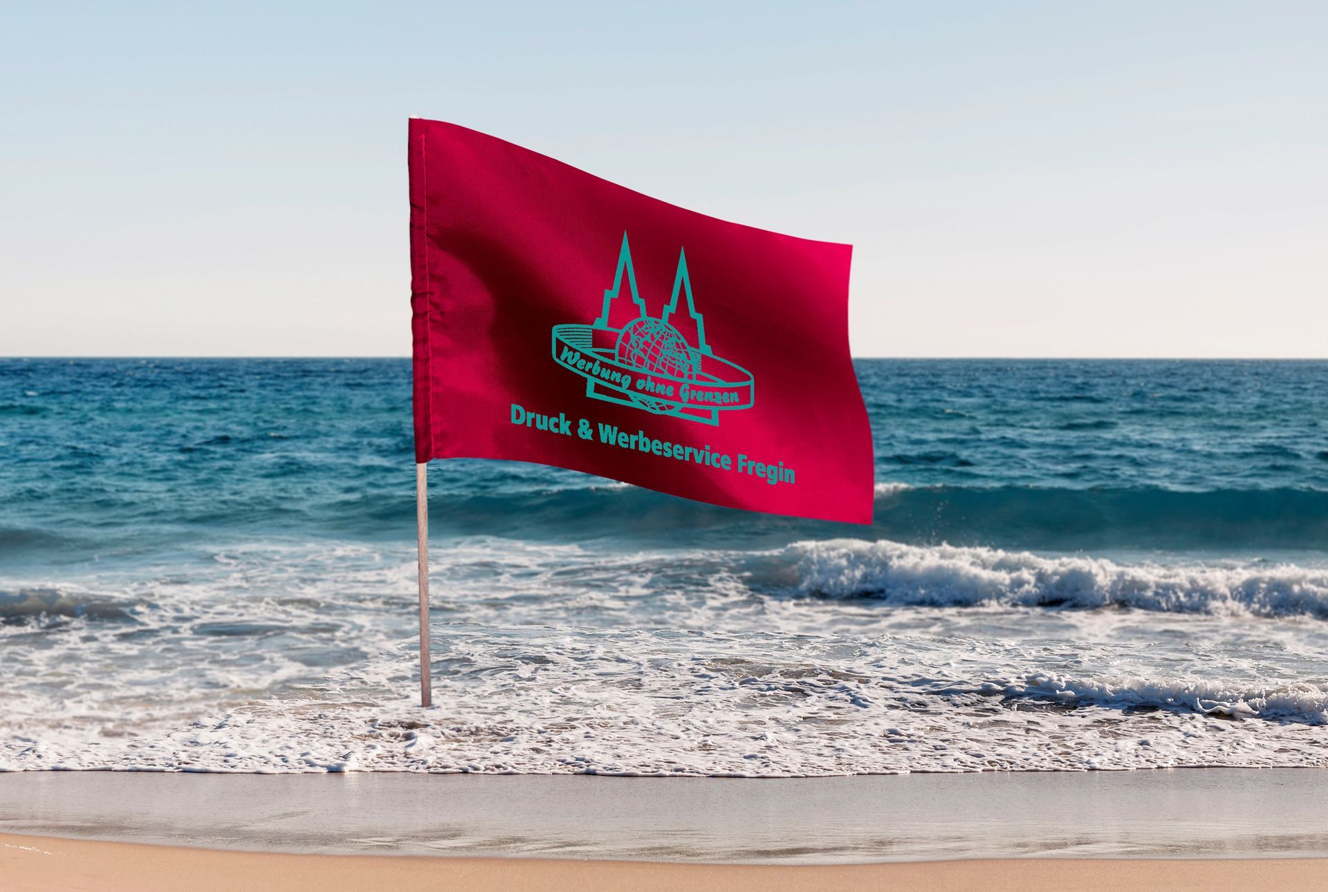 Ein echter Blickfang sind unsere bedruckten Beachbanner, Beachflags und Liegestühle, weil sie Ihr Unternehmen perfekt in Szene setzen.