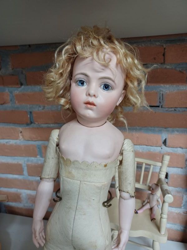 Restauration Poupée ancienne Bru période Henry Chevrot avec morceau manquant