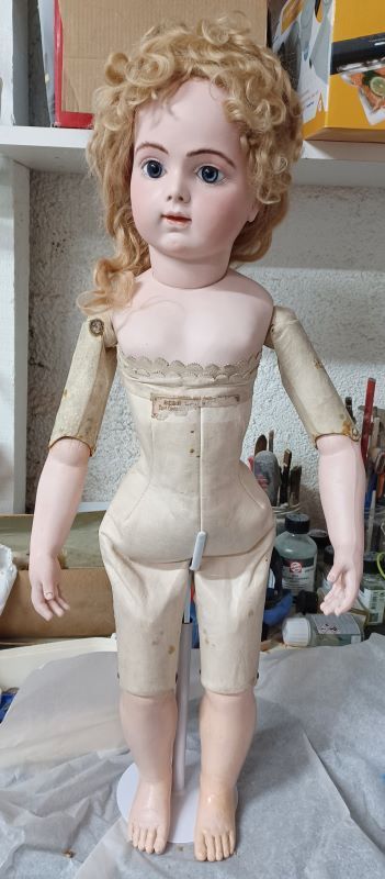 poupée ancienne Bru restaurée et remontée