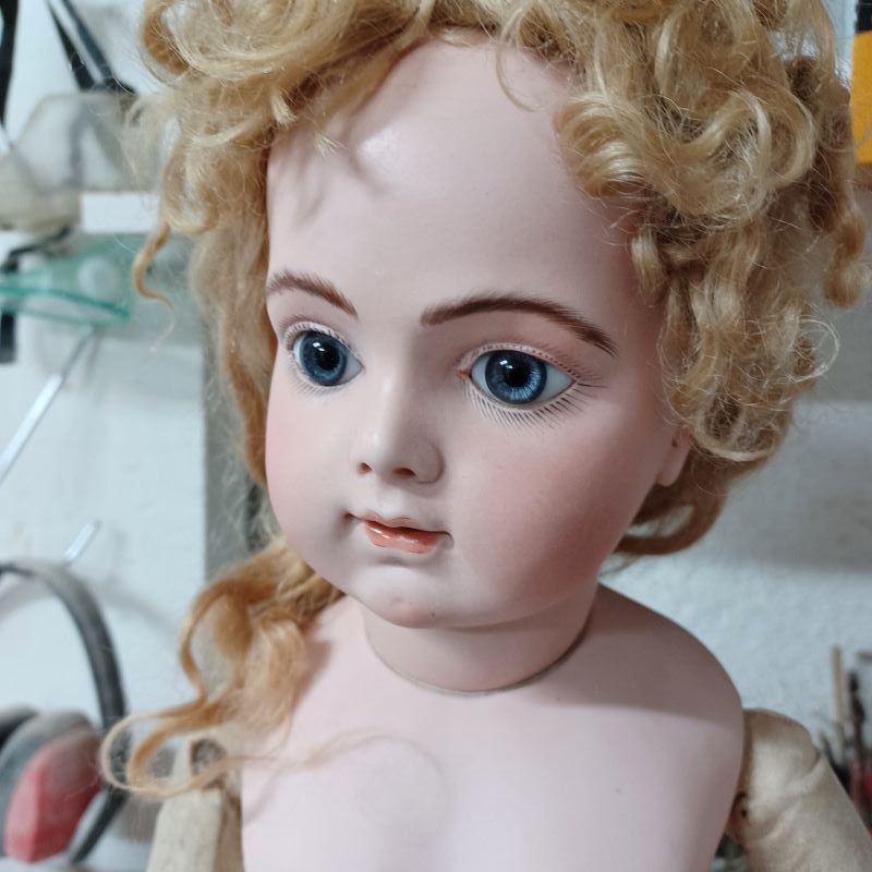 Poupée ancienne bru restaurée