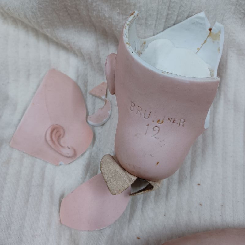 tête de la poupée ancienne Bru cassée