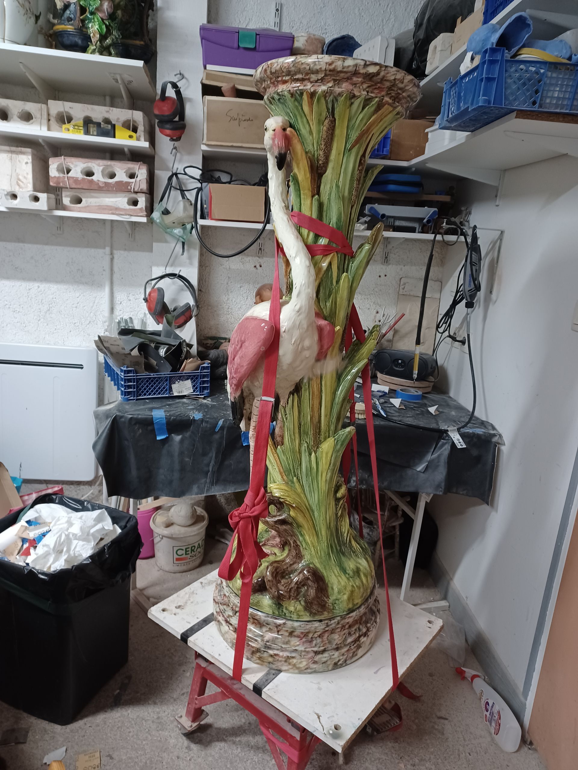 Colonne Delphin Massier recollée - restauration de céramique - barbotine