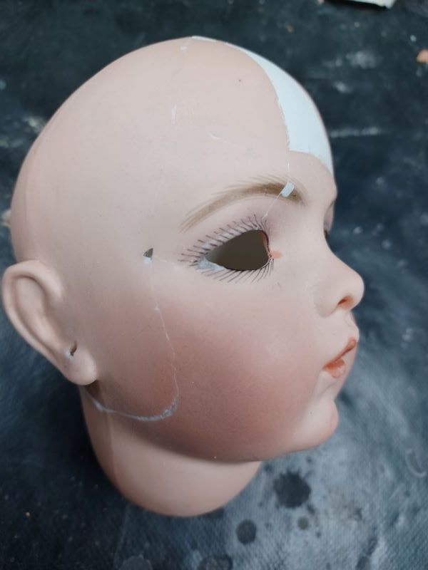 Restauration Poupée ancienne Bru période Henry Chevrot avec morceau manquant