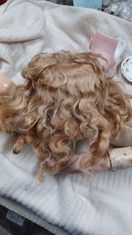 poupée ancienne Bru à restaurer la perruque en mohair