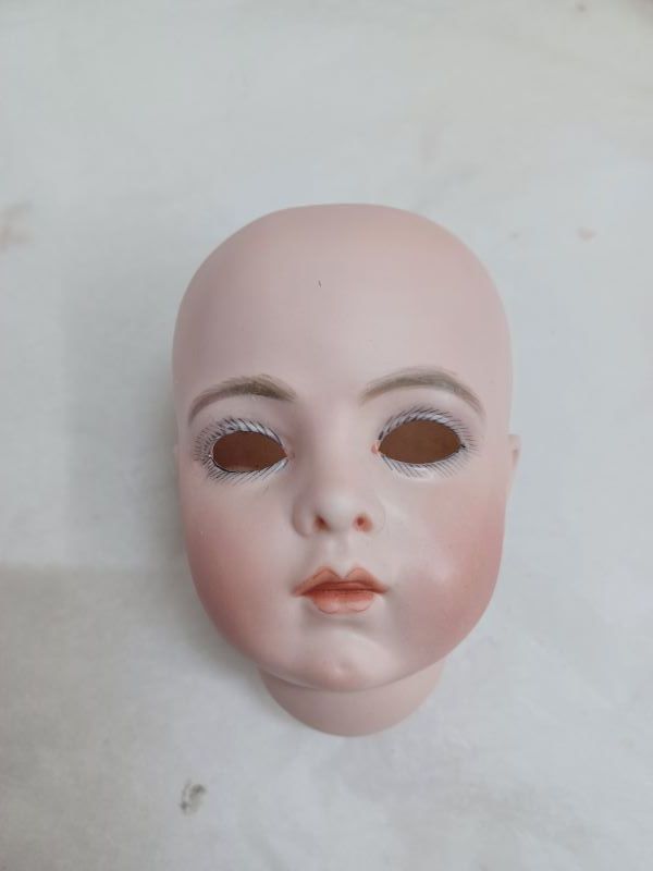 Restauration Poupée ancienne Bru période Henry Chevrot avec morceau manquant