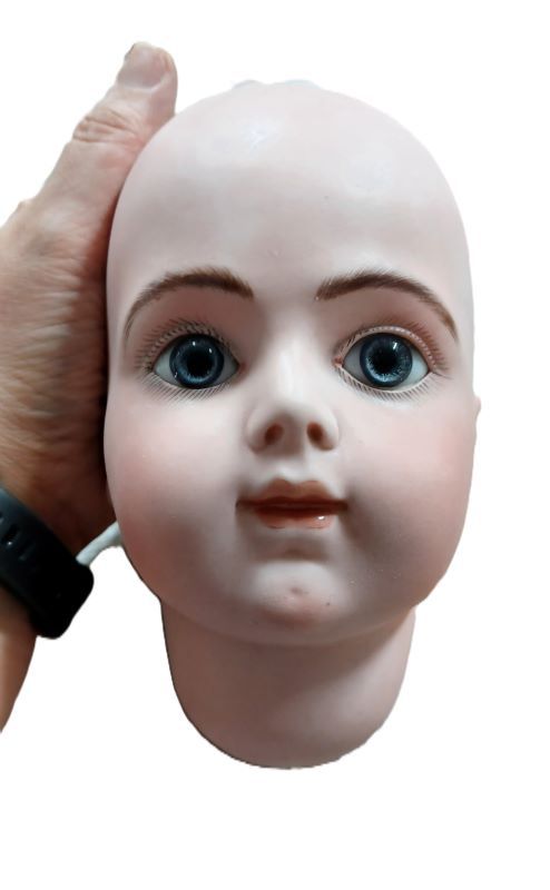 tête en biscuit de porcelaine de la poupée ancienne Bru restaurée