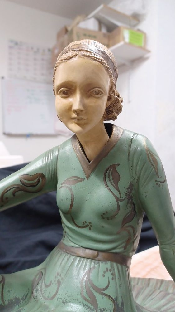 sculpture de la tête d'un ornement de cheminée