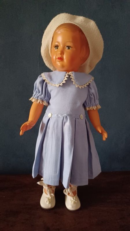 poupée Françoise en celluloïd Modes et Travaux