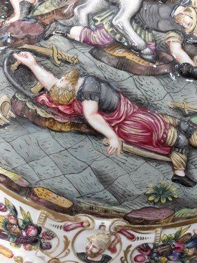 restauration d'un bouclier en porcelaine Cappodimonte