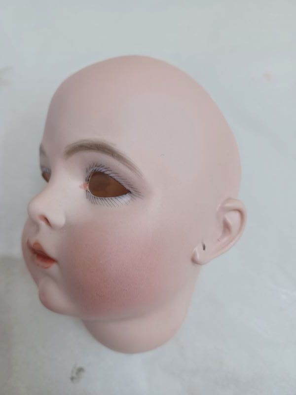 Restauration Poupée ancienne Bru période Henry Chevrot avec morceau manquant