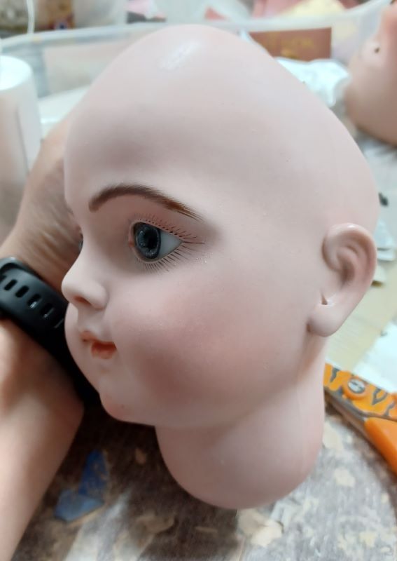 tête en biscuit de porcelaine de la poupée ancienne Bru restaurée