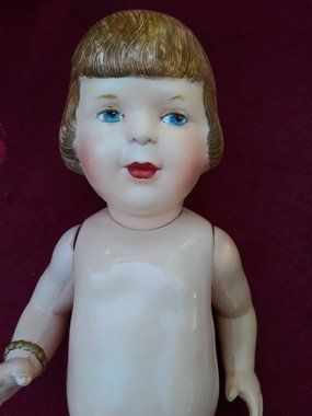 Détail du maquillage de la poupée SIC moèle Jeanne d'Arc
