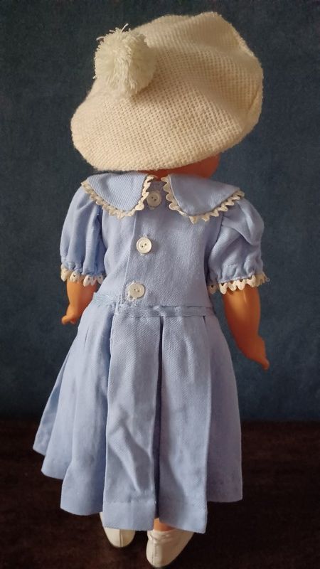 poupée Françoise en celluloïd Modes et Travaux