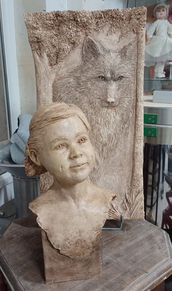 Sculpture buste et bas relief : le petit chaperon rouge
