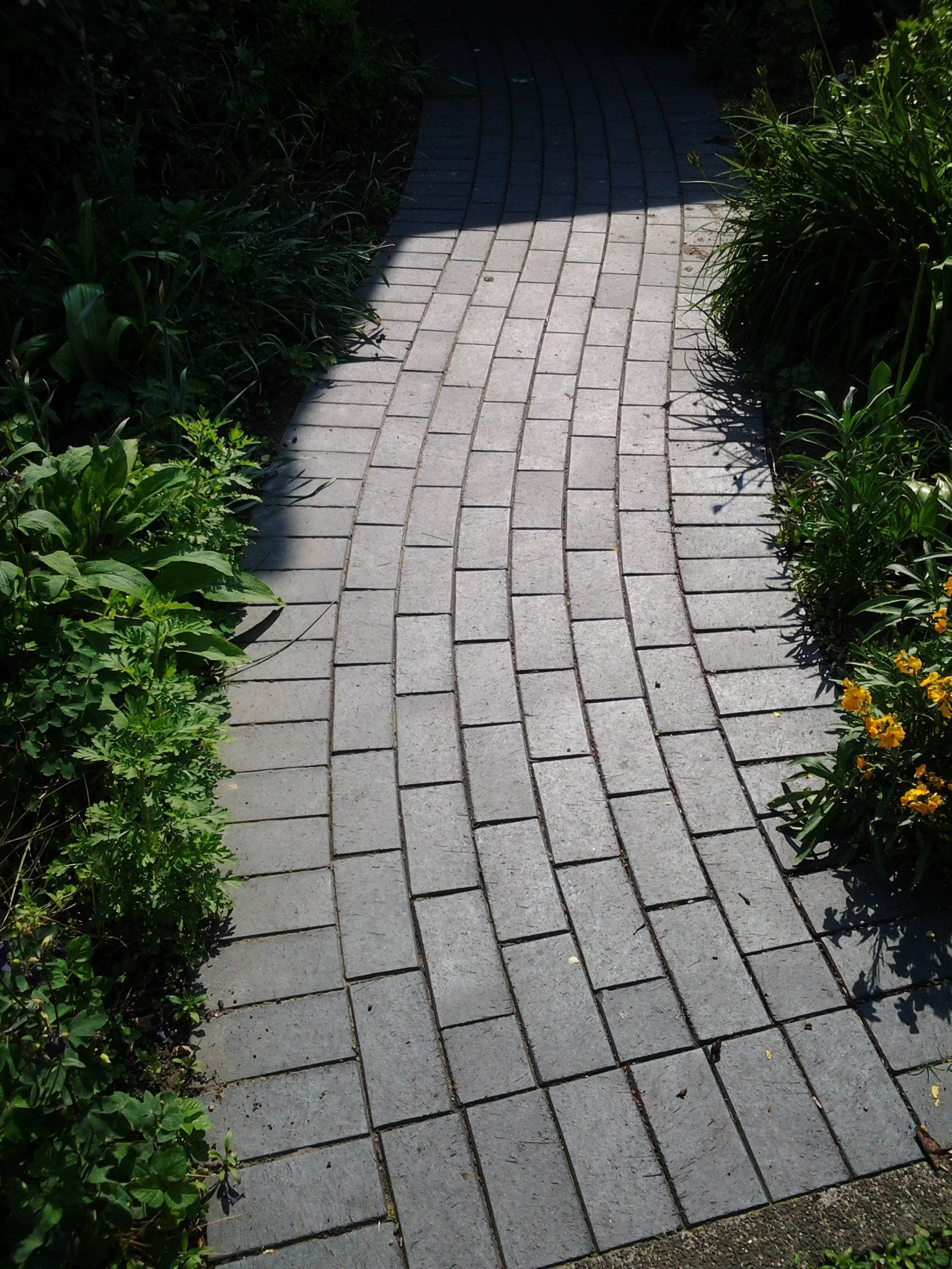 Gartenweg aus Klinkerpflaster – Außenanlagenbau und Gartenbau von Galabau Lange
