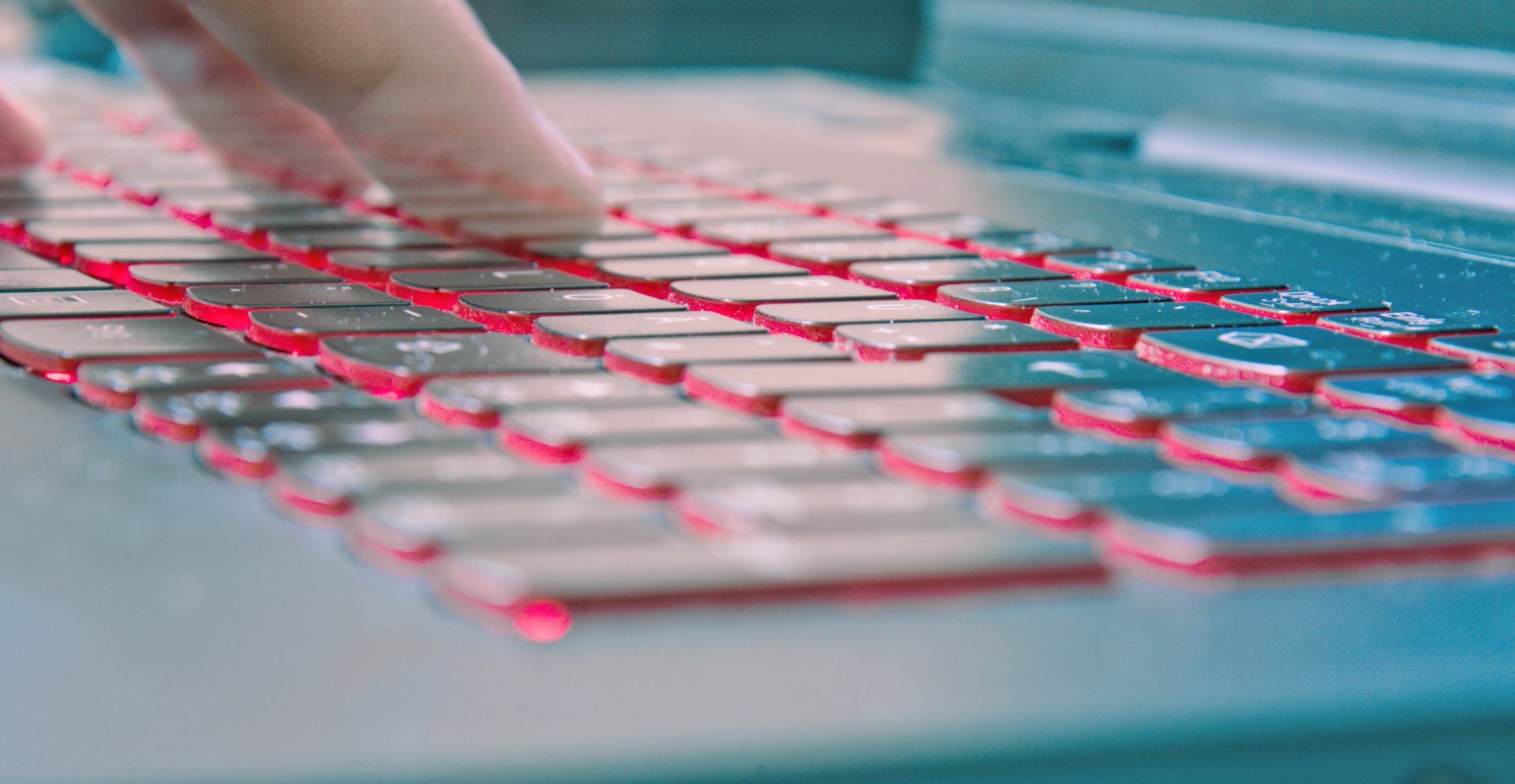 Headerbild Redaktion. professionelle Texte die funktionieren. Online und Print. Social Media. Fakten + Köpfe