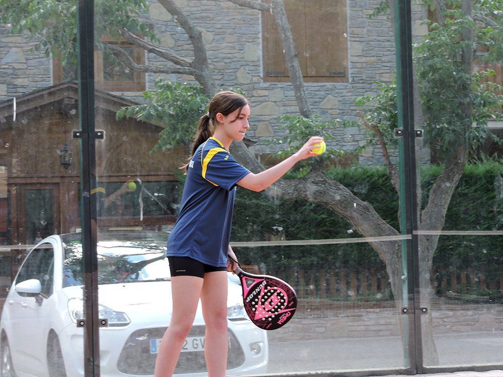 Campamento internacional de pádel en los Pirineos