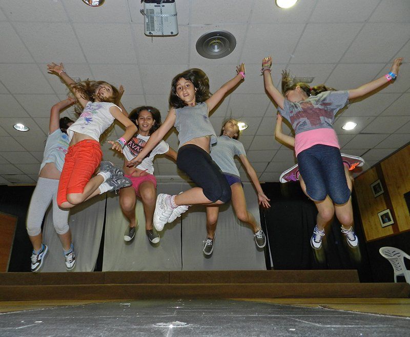 Campamento internacional de baile y danzo con inglés