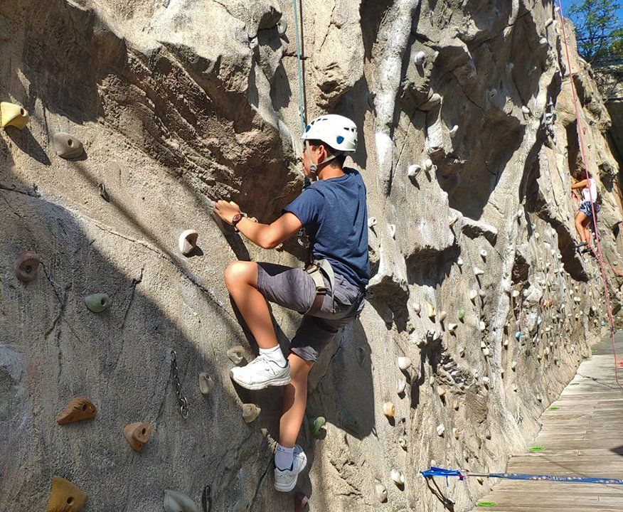 Campamento deportes de aventura - Rocódromo