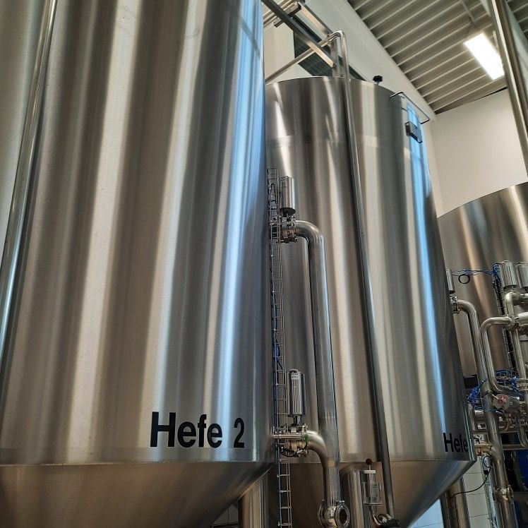 Hefetanks bei der Bierführung