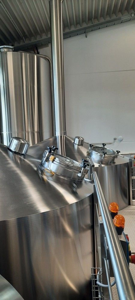 Moderne Brauerei mit Brauereiführung