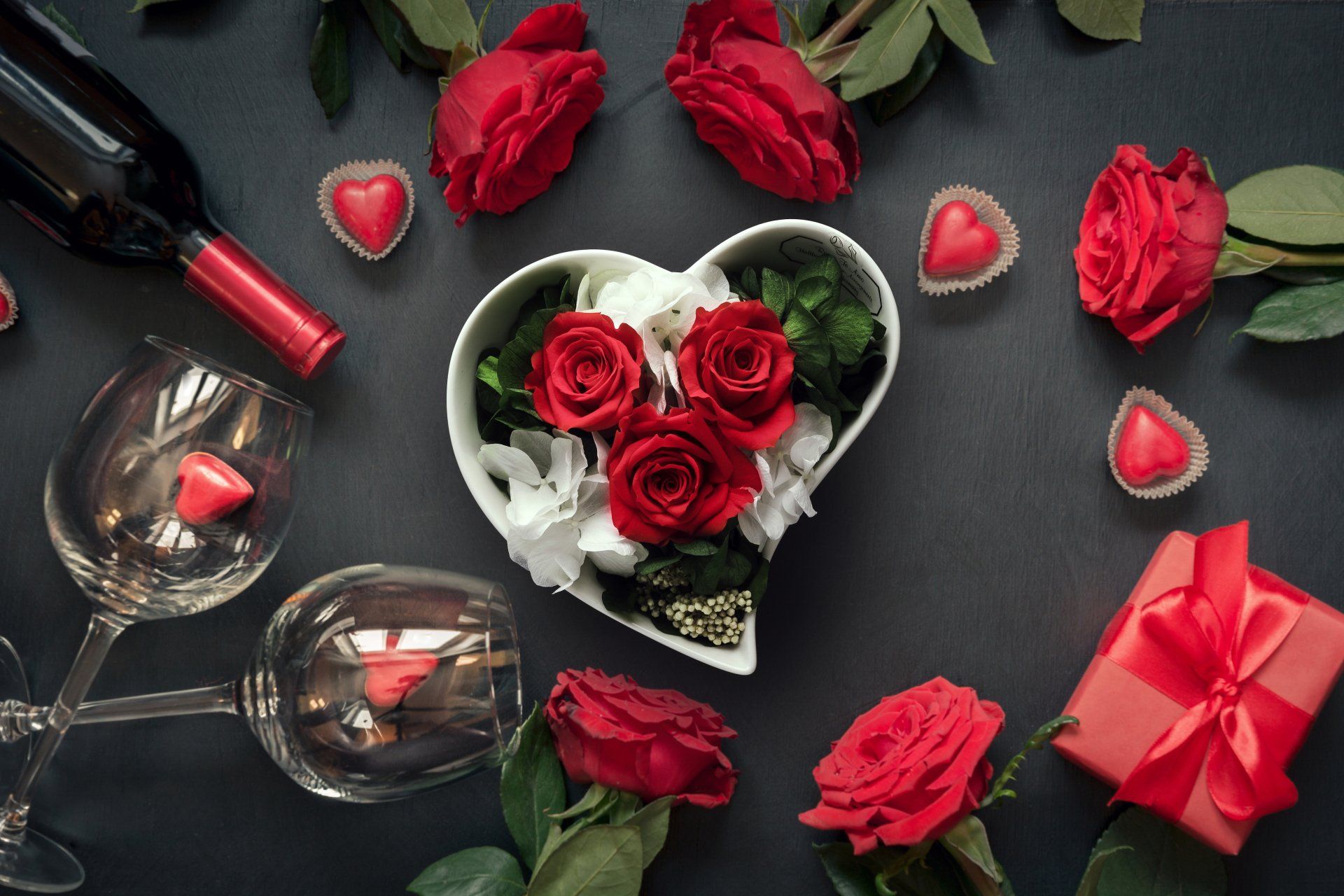 Rosen te Amo GTF-RMIRE-001 triple rote Rose Valentinstag-Geschenk | Echte-Rosen-im-keramik-Vase | konservierte-Rosen