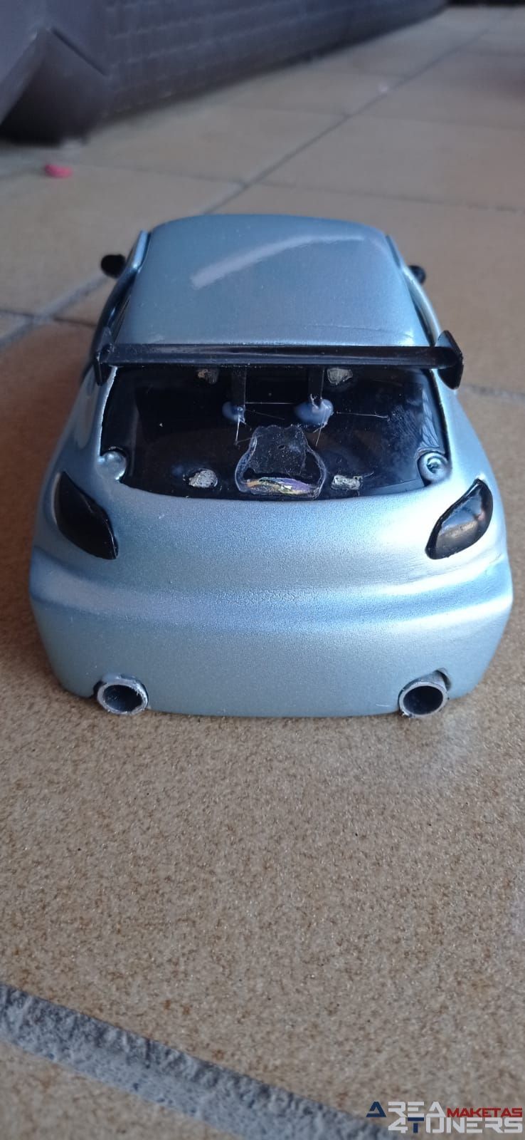 Reportaje maqueta coche Tuning Peugeot 206 Pompa Imagen perteneciente al reportaje de la revista Area4tuners.es sobre una maqueta de coche Tuning 1:18 Peugeot 206 Pompa