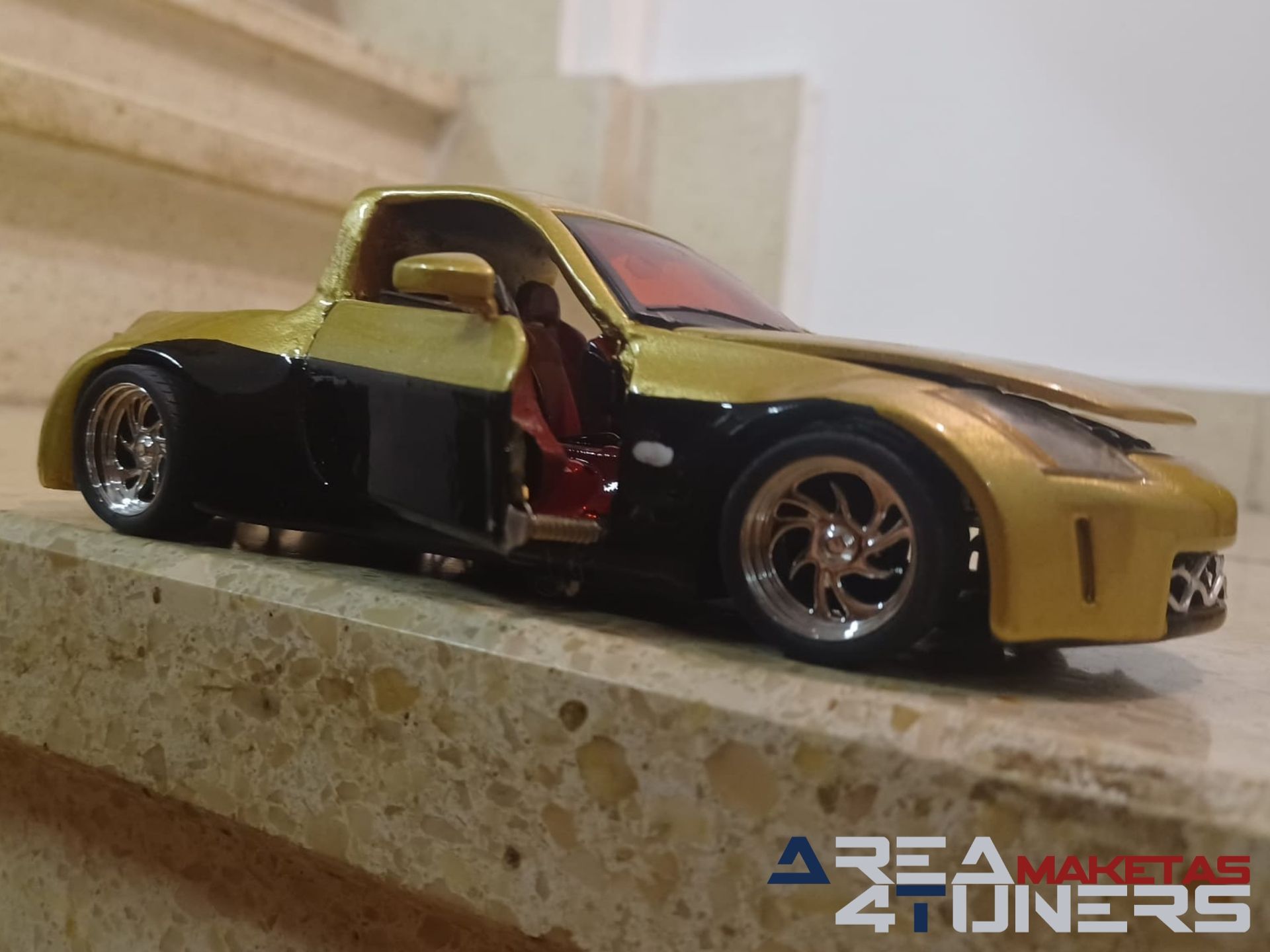 Reportaje maqueta coche Tuning Nissan 350z Explicit Pickup Imagen perteneciente al reportaje de la revista Area4tuners.es sobre una maqueta de coche Tuning 1:24 Nissan 350z Explicit Pickup
