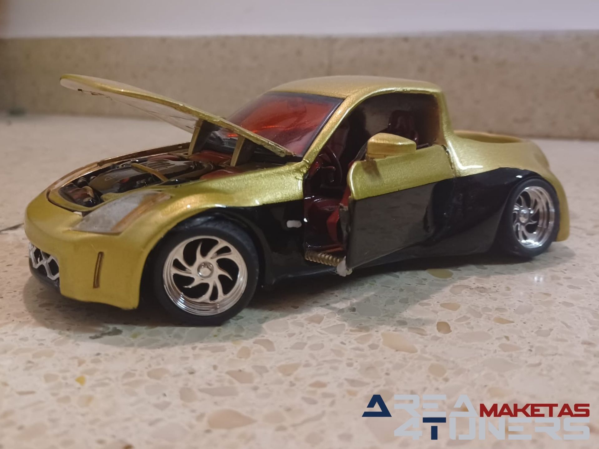 Reportaje maqueta coche Tuning Nissan 350z Explicit Pickup Imagen perteneciente al reportaje de la revista Area4tuners.es sobre una maqueta de coche Tuning 1:24 Nissan 350z Explicit Pickup