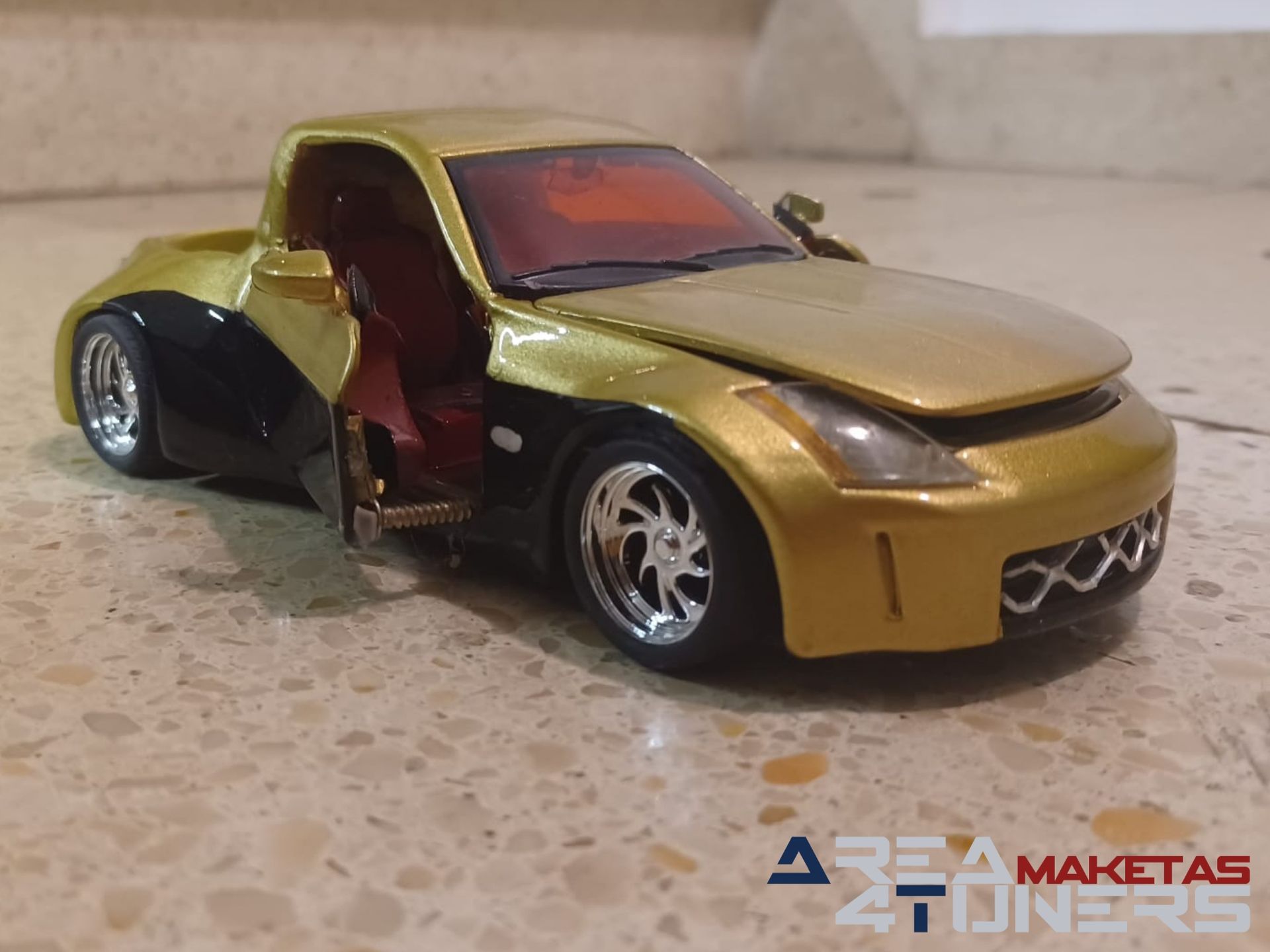 Reportaje maqueta coche Tuning Nissan 350z Explicit Pickup Imagen perteneciente al reportaje de la revista Area4tuners.es sobre una maqueta de coche Tuning 1:24 Nissan 350z Explicit Pickup
