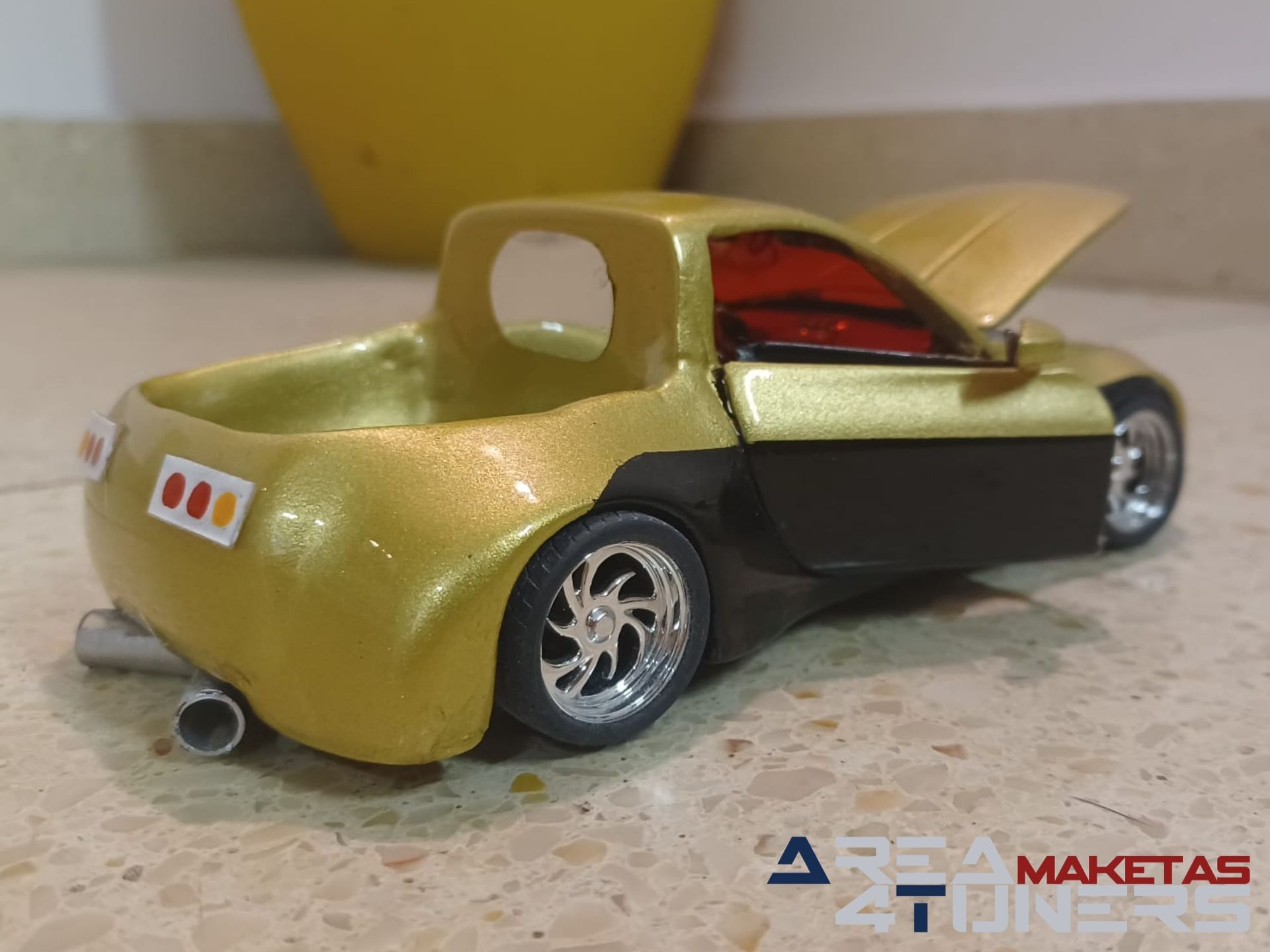 Reportaje maqueta coche Tuning Nissan 350z Explicit Pickup Imagen perteneciente al reportaje de la revista Area4tuners.es sobre una maqueta de coche Tuning 1:24 Nissan 350z Explicit Pickup