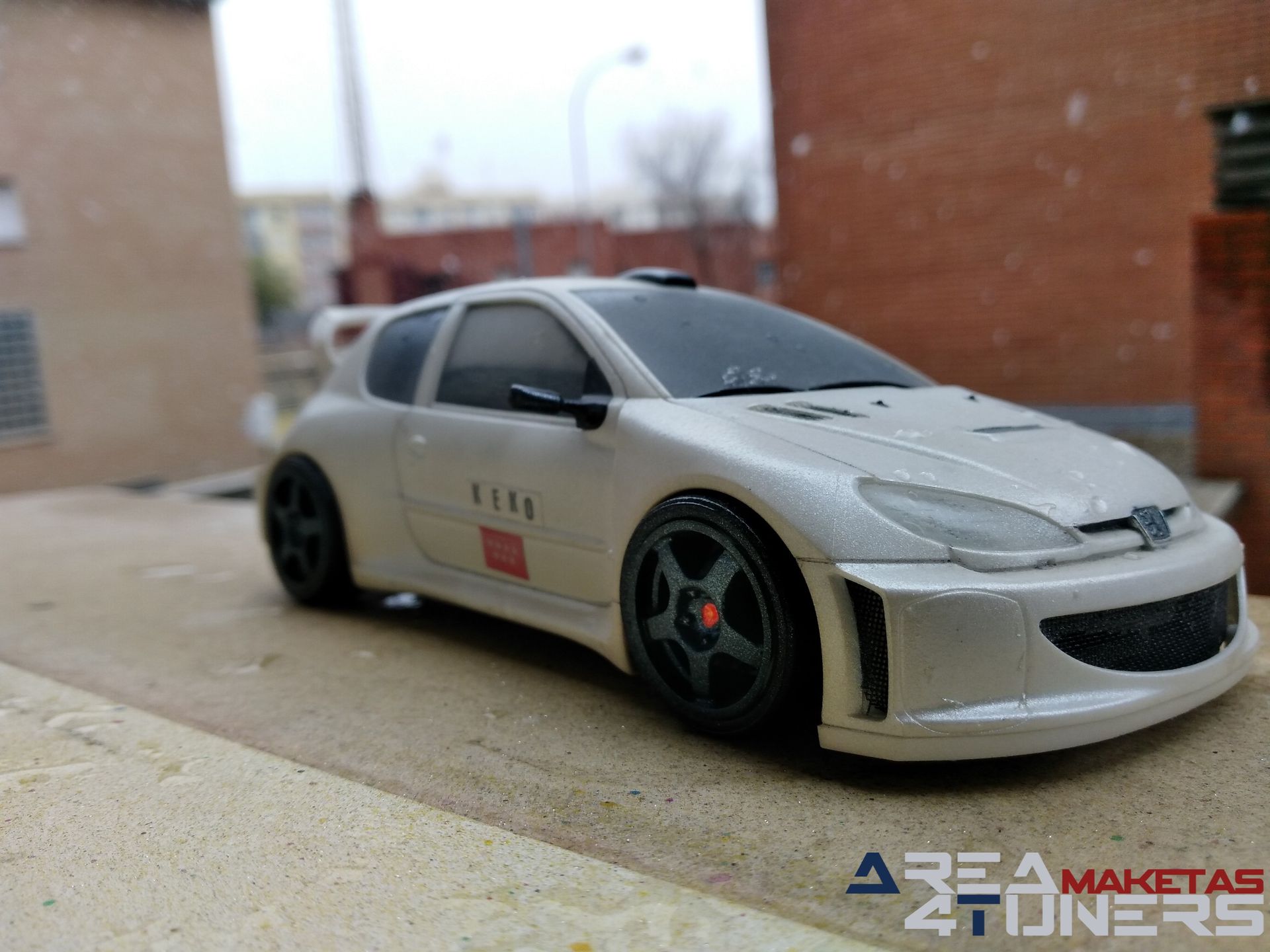 Reportaje maqueta Tuning Peugeot 206 Ghost Imagen perteneciente al reportaje fotográfico de la revista Tuning de publicación diaria Area4tuners.es sobre una maqueta Tuning 1:24 Peugeot 206