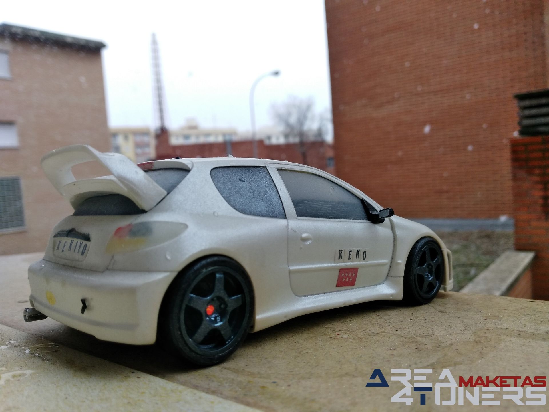 Reportaje maqueta Tuning Peugeot 206 Ghost Imagen perteneciente al reportaje fotográfico de la revista Tuning de publicación diaria Area4tuners.es sobre una maqueta Tuning 1:24 Peugeot 206