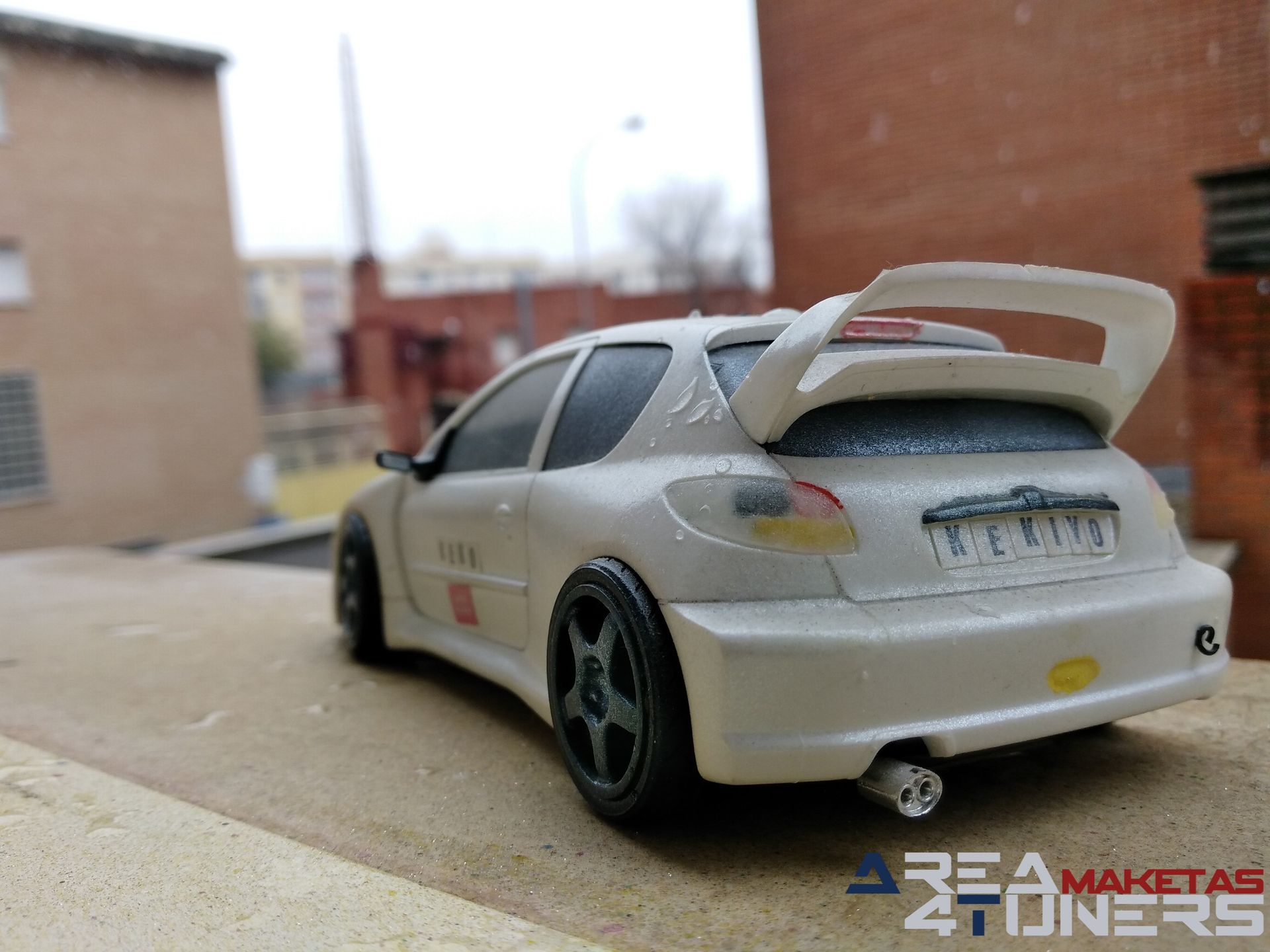 Reportaje maqueta Tuning Peugeot 206 Ghost Imagen perteneciente al reportaje fotográfico de la revista Tuning de publicación diaria Area4tuners.es sobre una maqueta Tuning 1:24 Peugeot 206