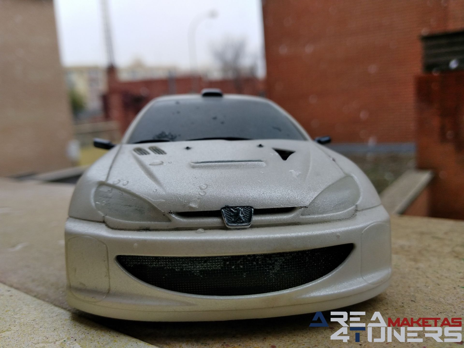 Reportaje maqueta Tuning Peugeot 206 Ghost Imagen perteneciente al reportaje fotográfico de la revista Tuning de publicación diaria Area4tuners.es sobre una maqueta Tuning 1:24 Peugeot 206