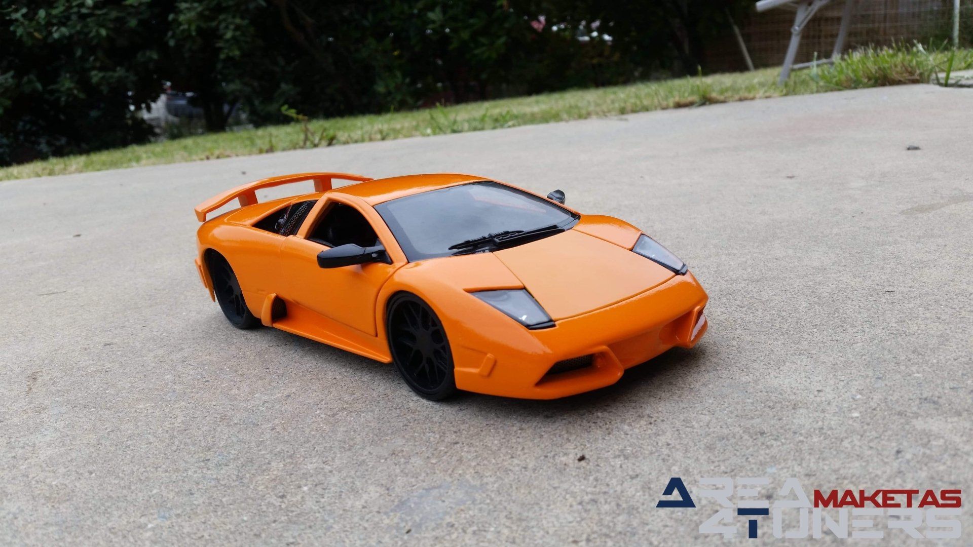 Reportaje maqueta Tuning Lamborghini Murciélago Fast8 Imagen perteneciente al reportaje fotográfico de la revista Tuning de publicación diaria Area4tuners.es sobre una maqueta Tuning 1:18 Lamborghini Murciélago
