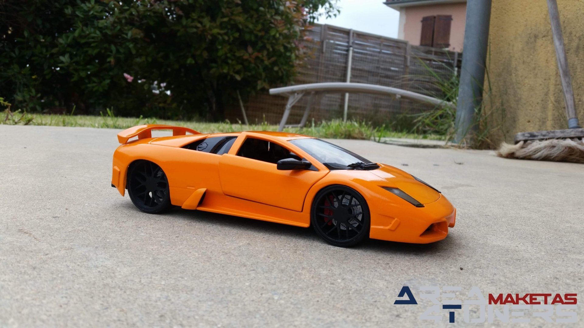 Reportaje maqueta Tuning Lamborghini Murciélago Fast8 Imagen perteneciente al reportaje fotográfico de la revista Tuning de publicación diaria Area4tuners.es sobre una maqueta Tuning  1:18 Lamborghini Murciélago
