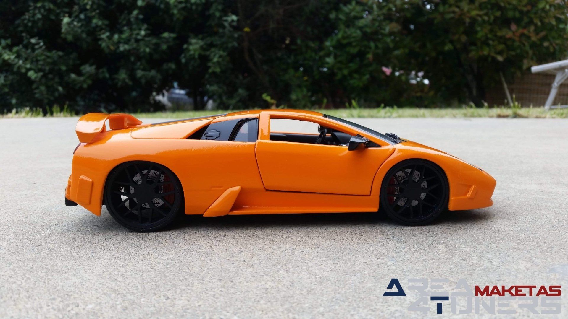 Reportaje maqueta Tuning Lamborghini Murciélago Fast8 Imagen perteneciente al reportaje fotográfico de la revista Tuning de publicación diaria Area4tuners.es sobre una maqueta Tuning 1:18 Lamborghini Murciélago